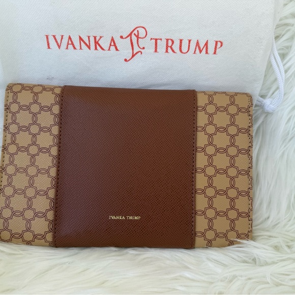 Documents clutch bag. - Picture 3 of 4